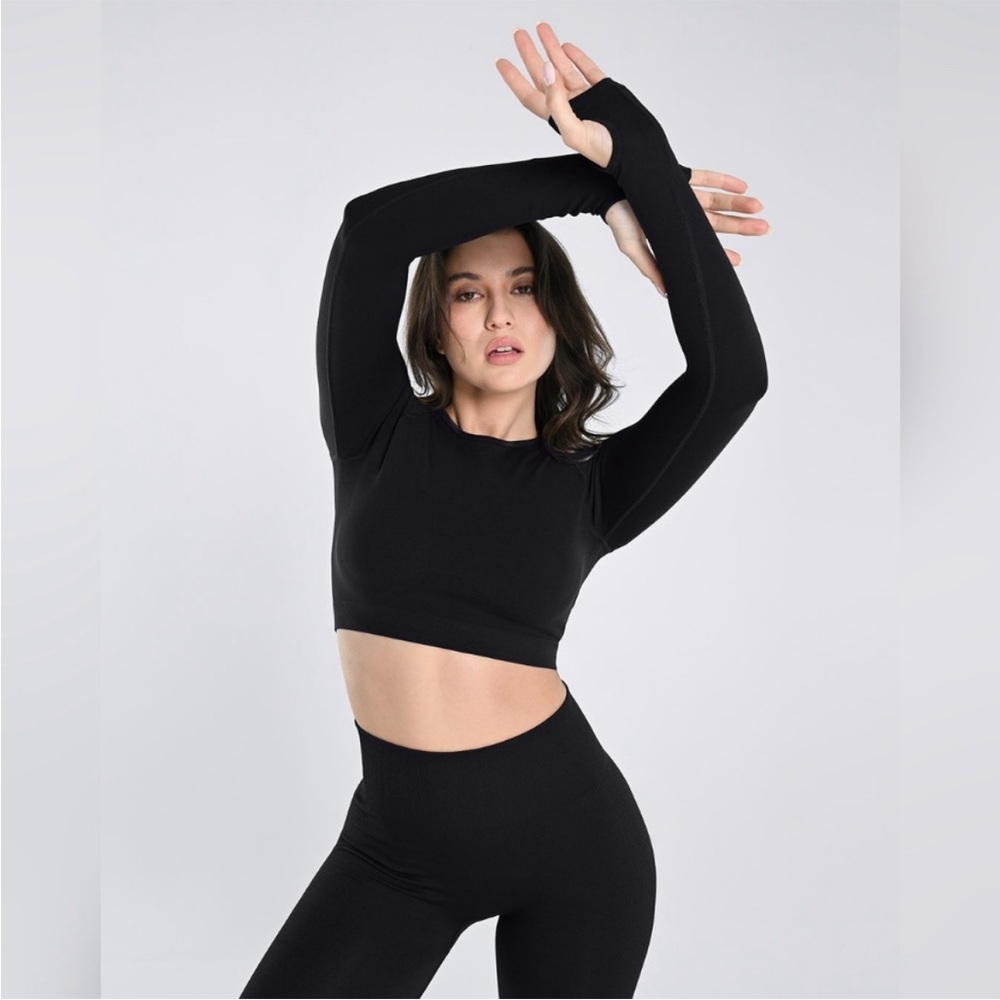 Cosmolle AirWear Long Sleeve Top NWT‎ Athletic Crop Shirt Large Black Thumbholes